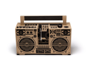 08_BerlinBoombox_08_brown_front_white_no_phone